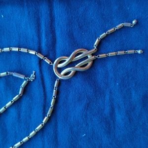 Vintage crown Trifari goldtone necklace